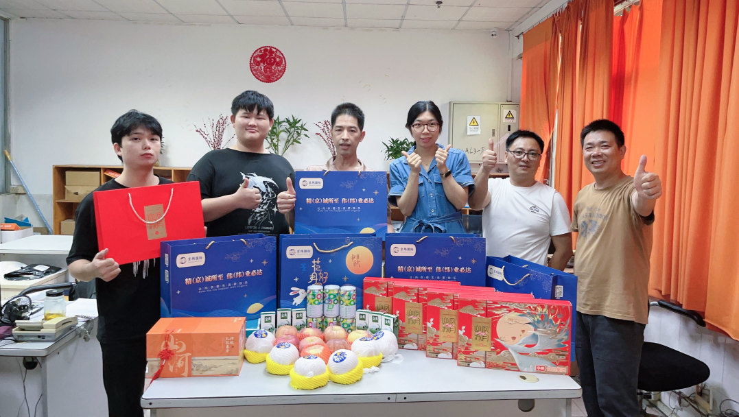 明月照千里，福利暖人心。東莞京福、京緯、京翼服裝有限公司發(fā)中秋節(jié)福利啦!(圖24)