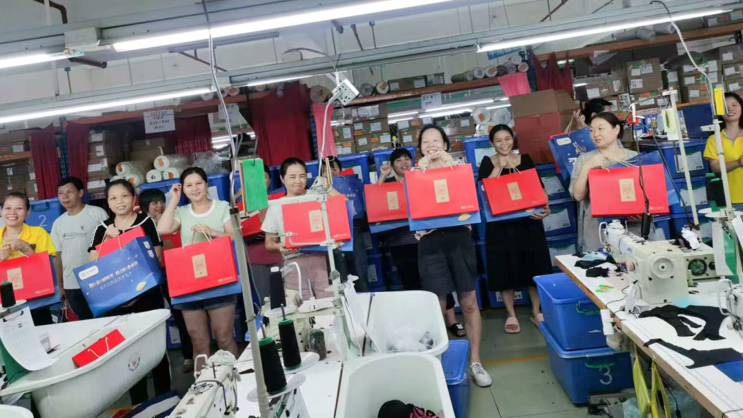 明月照千里，福利暖人心。東莞京福、京緯、京翼服裝有限公司發(fā)中秋節(jié)福利啦!(圖28)