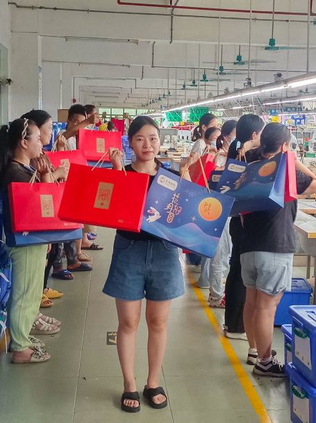 明月照千里，福利暖人心。東莞京福、京緯、京翼服裝有限公司發(fā)中秋節(jié)福利啦!(圖30)