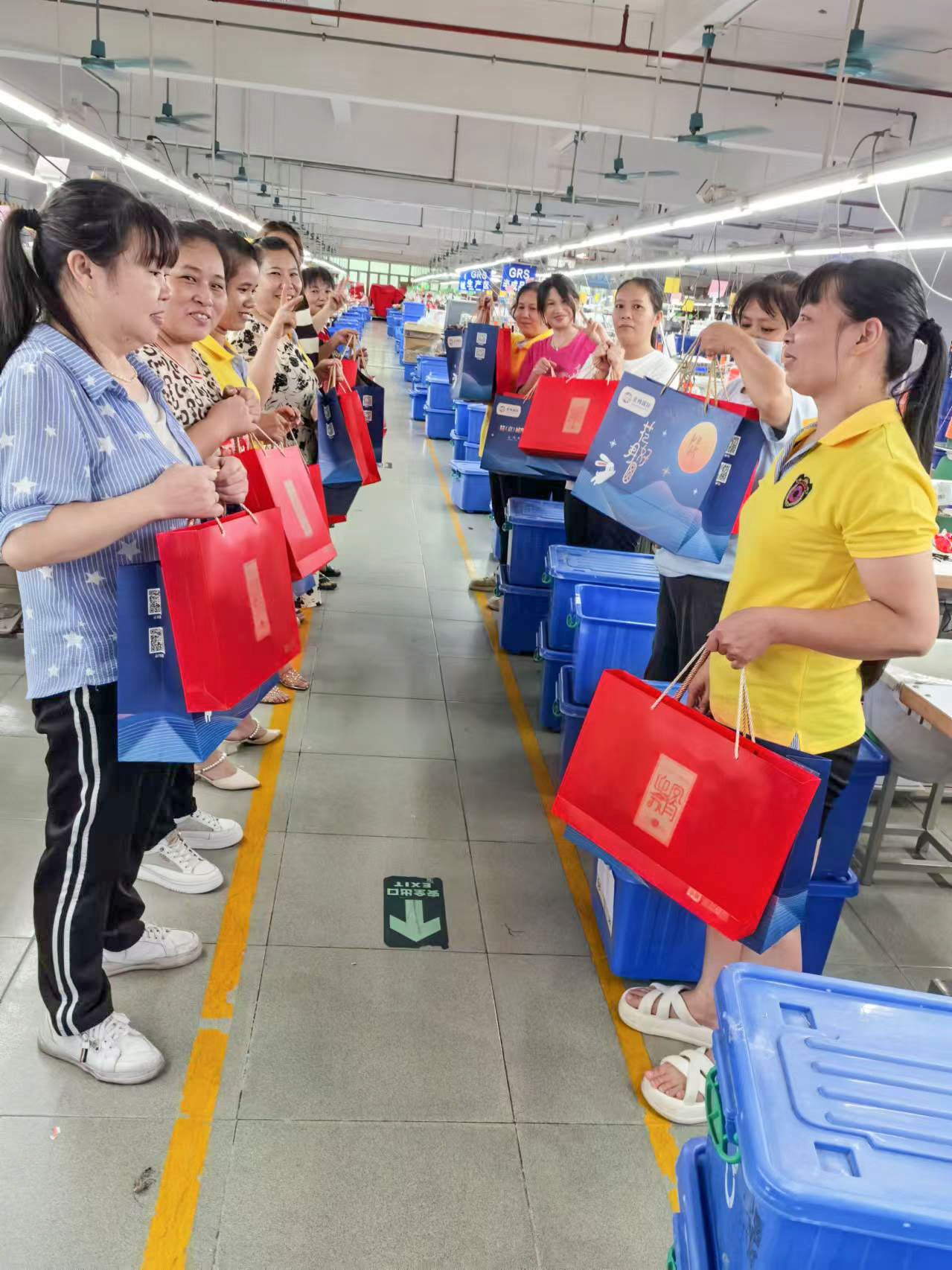 明月照千里，福利暖人心。東莞京福、京緯、京翼服裝有限公司發(fā)中秋節(jié)福利啦!(圖29)
